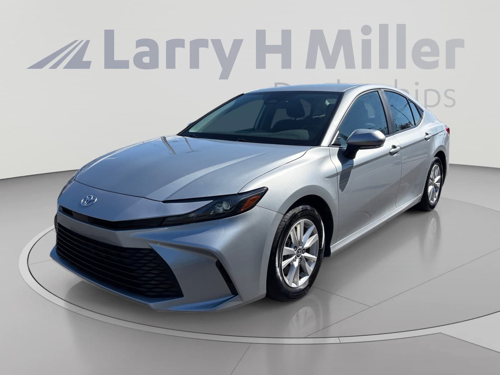 2025 Toyota Camry LE — photo 1 of 34