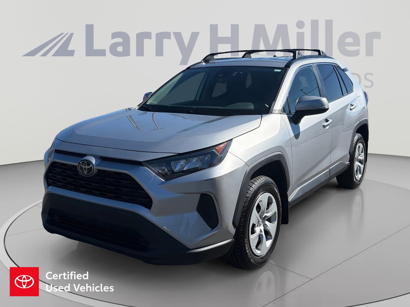 2021 Toyota RAV4 LE — photo 1 of 32