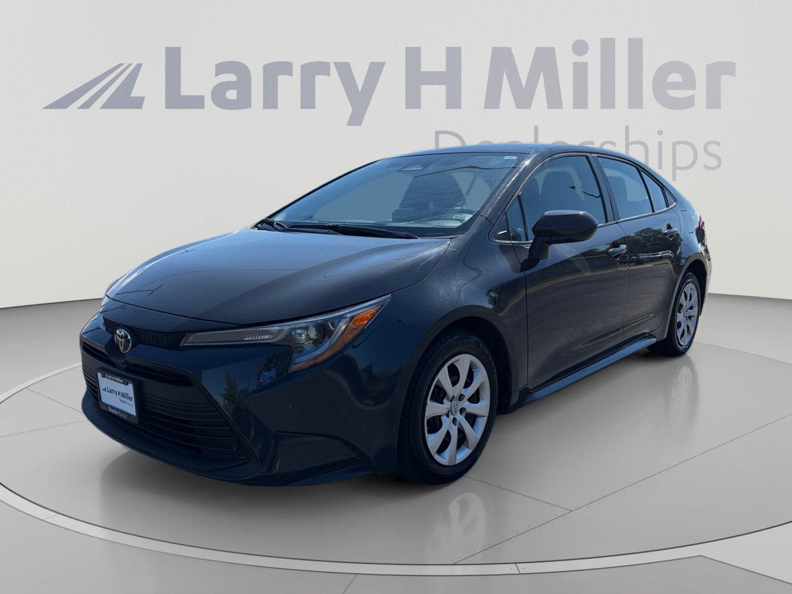 2025 Toyota Corolla LE — photo 1 of 33