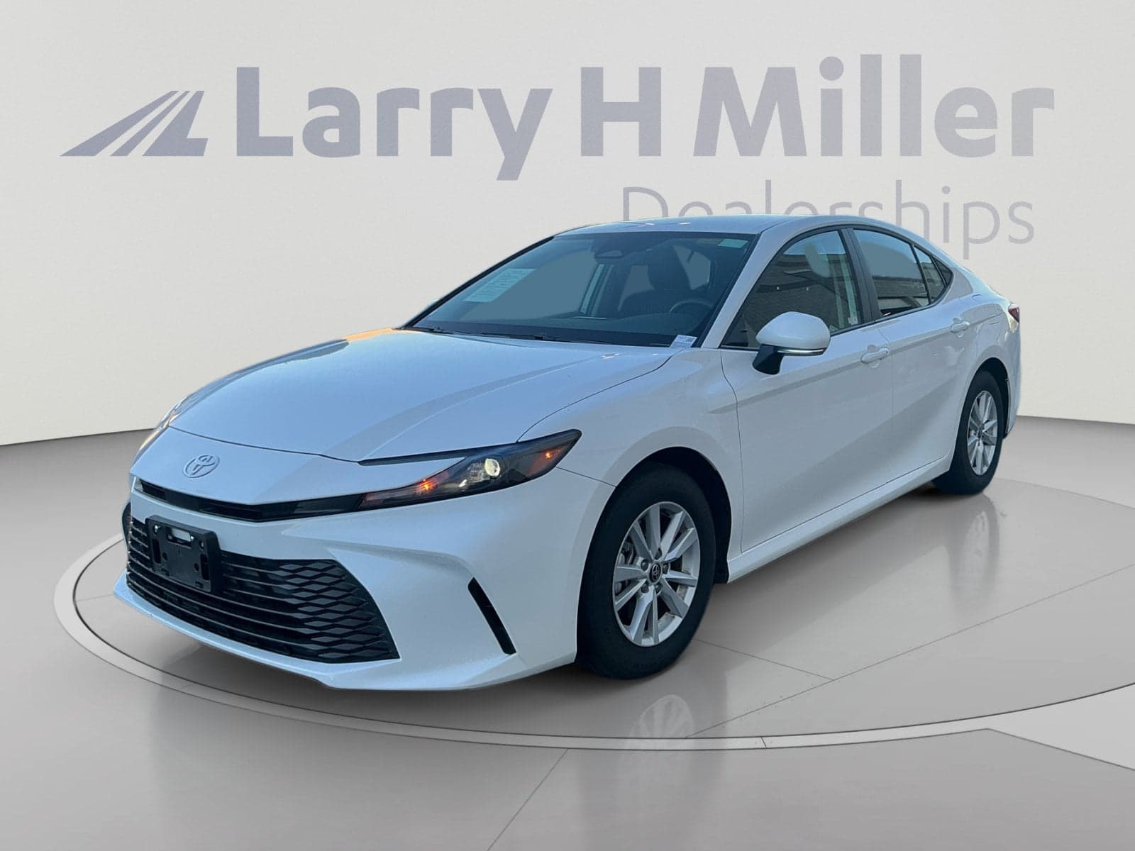 2026 Toyota Camry LE — photo 1 of 32