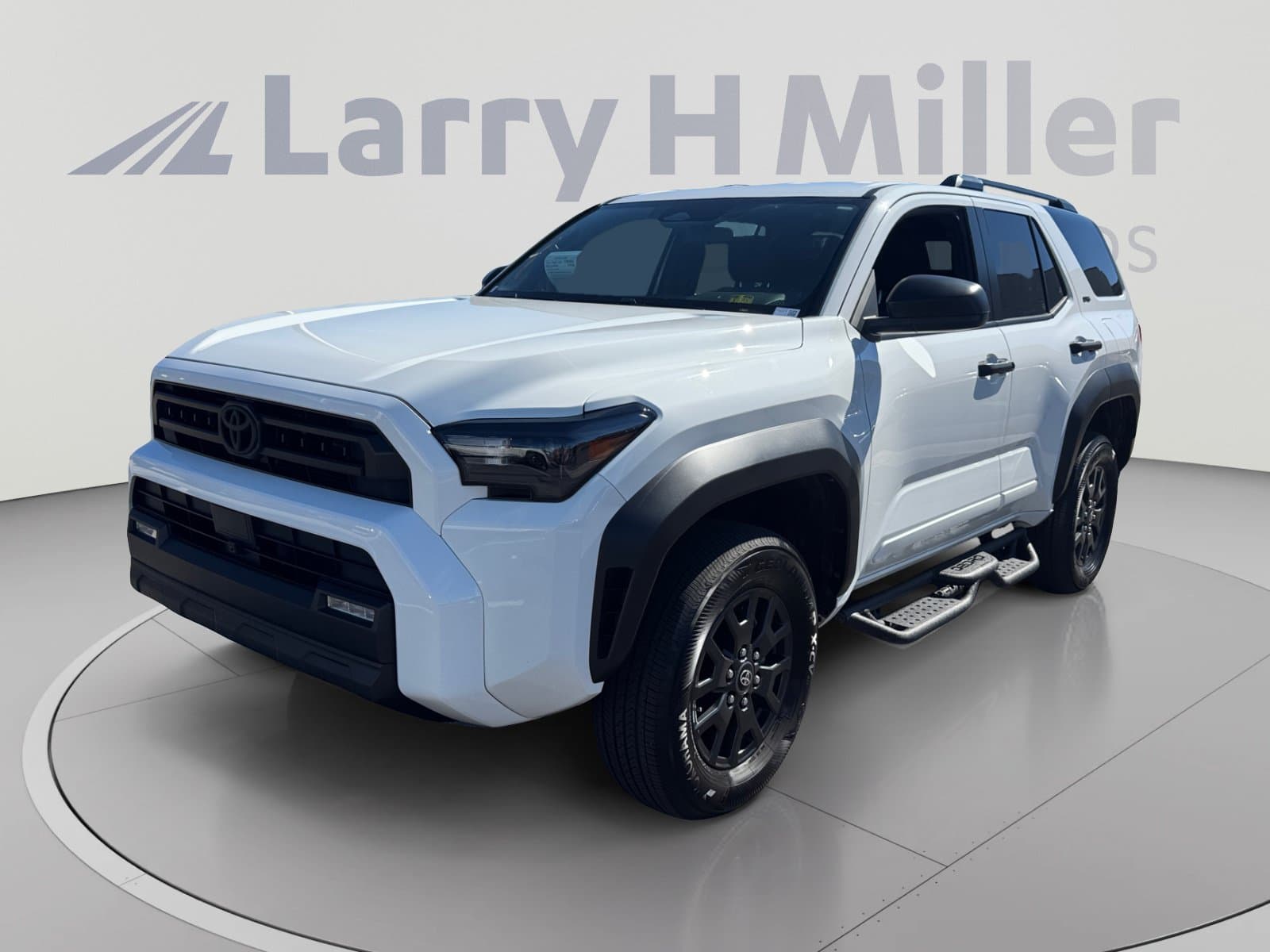 2025 Toyota 4Runner SR5 — photo 1 of 35