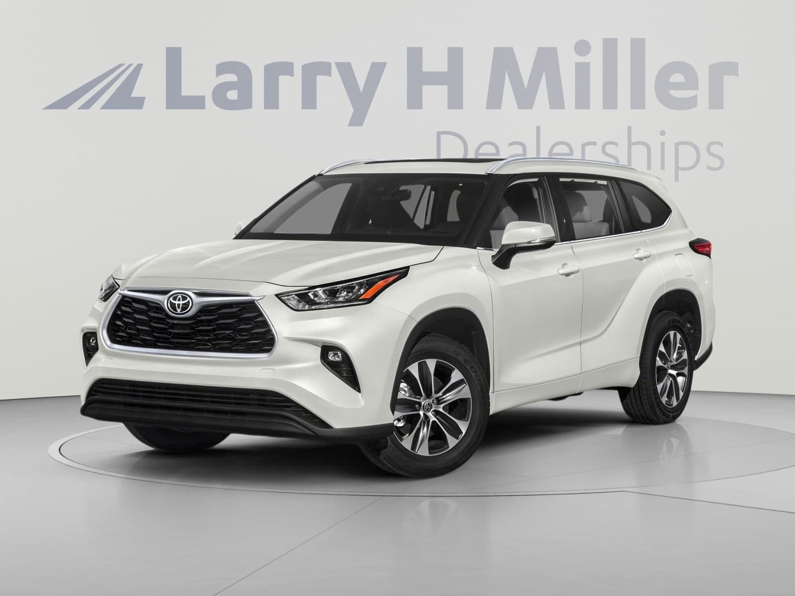 2021 Toyota Highlander XLE — photo 1 of 12