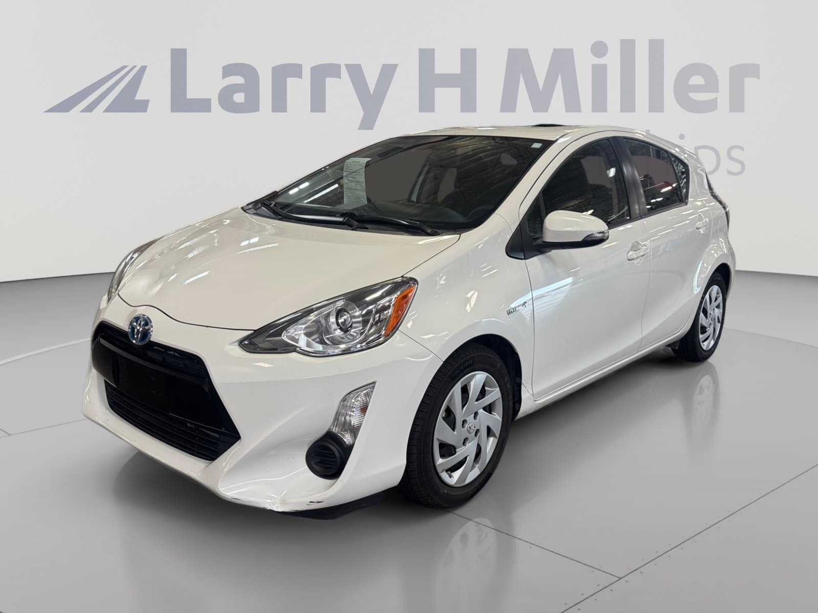 2015 Toyota Prius c One — photo 1 of 35