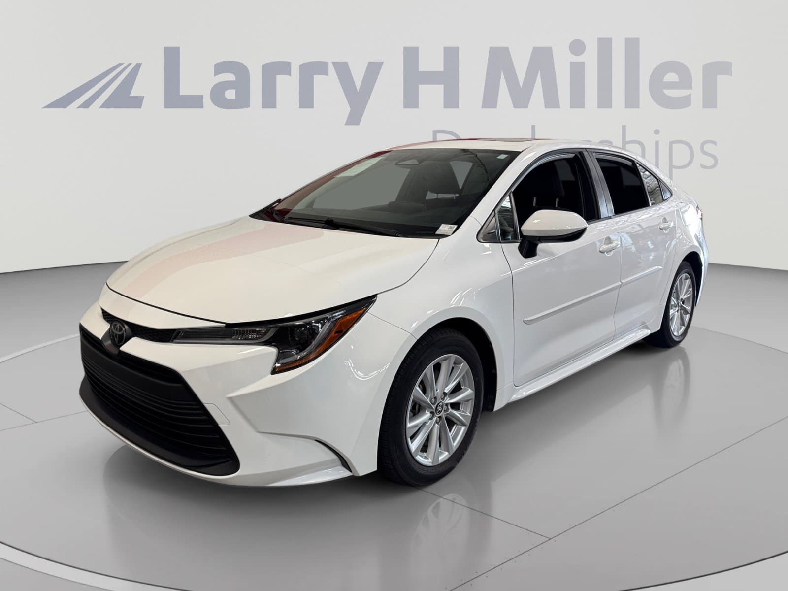 2024 Toyota Corolla LE — photo 1 of 35