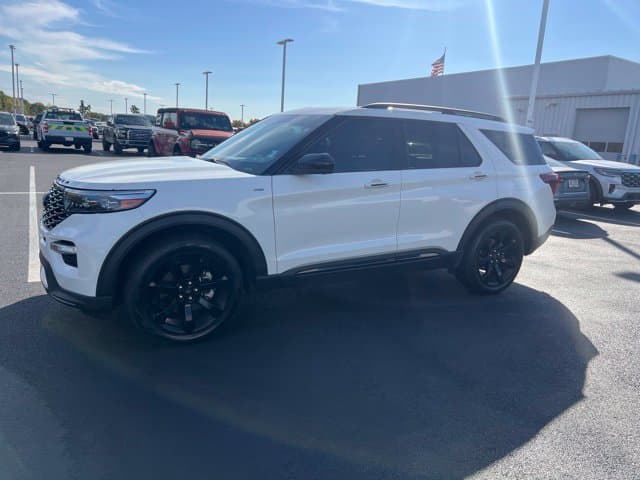 2023 Ford Explorer ST-Line — photo 1 of 15