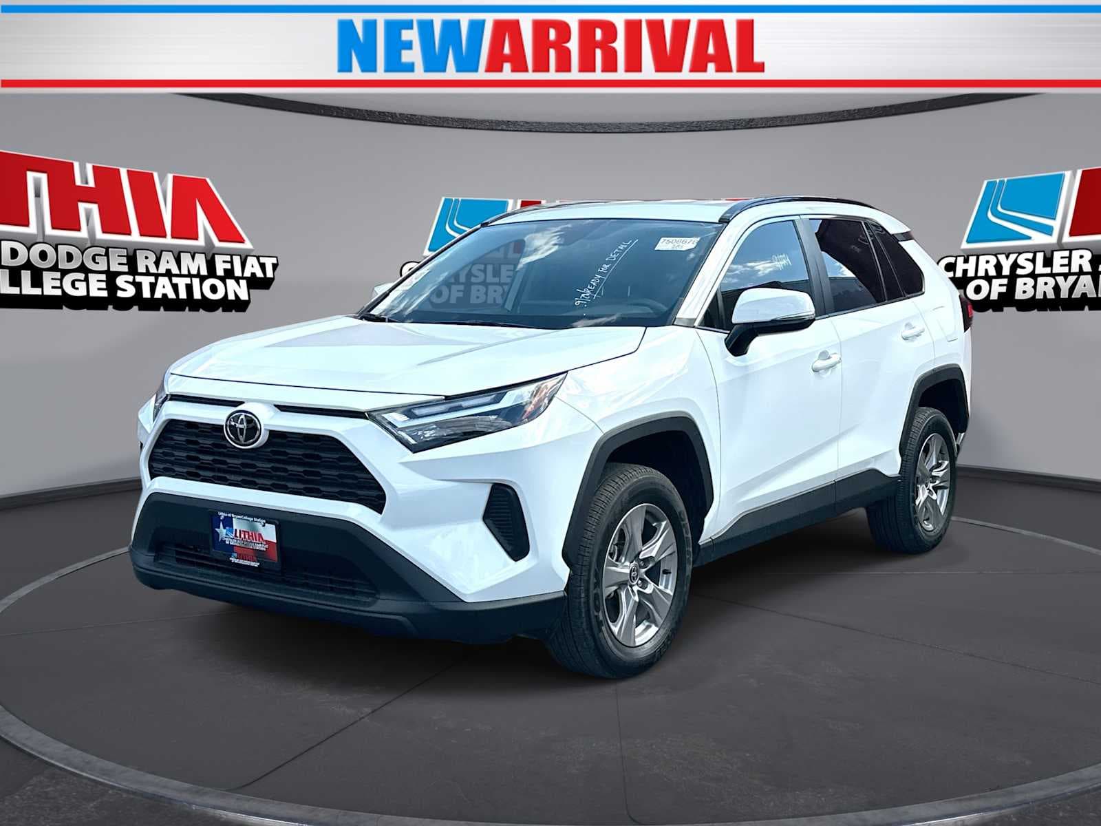 2025 Toyota RAV4 XLE — photo 1 of 5