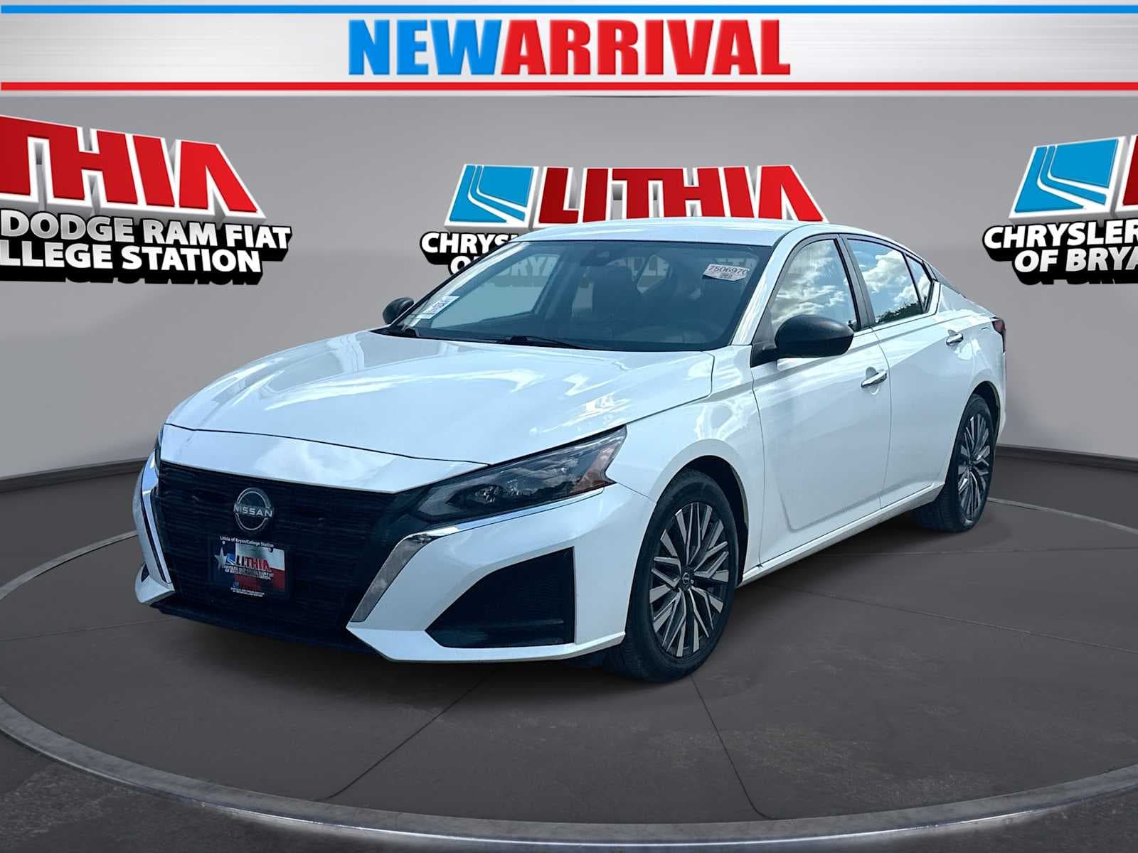 2025 Nissan Altima SV — photo 1 of 5