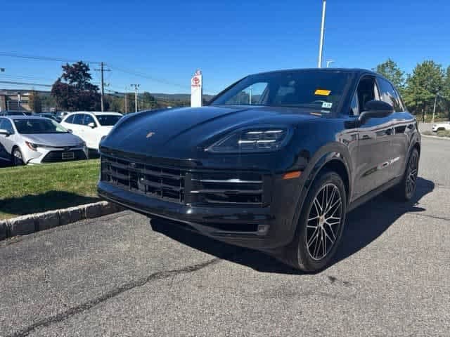 2024 Porsche Cayenne Base — photo 1 of 10