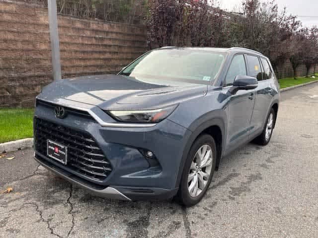 2024 Toyota Grand Highlander Limited — photo 1 of 9