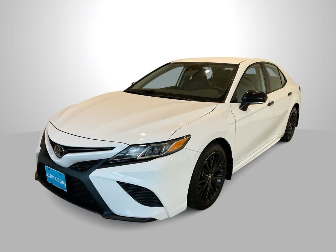 2020 Toyota Camry SE — photo 1 of 27
