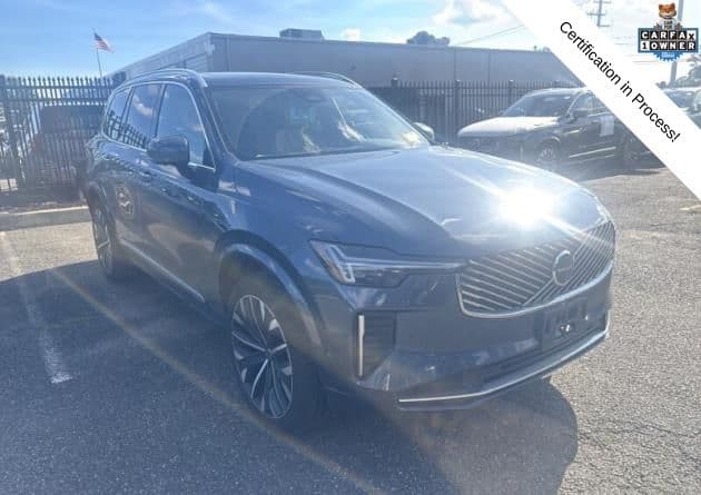 2025 Volvo XC90 Plug-In Hybrid Plus — photo 1 of 7