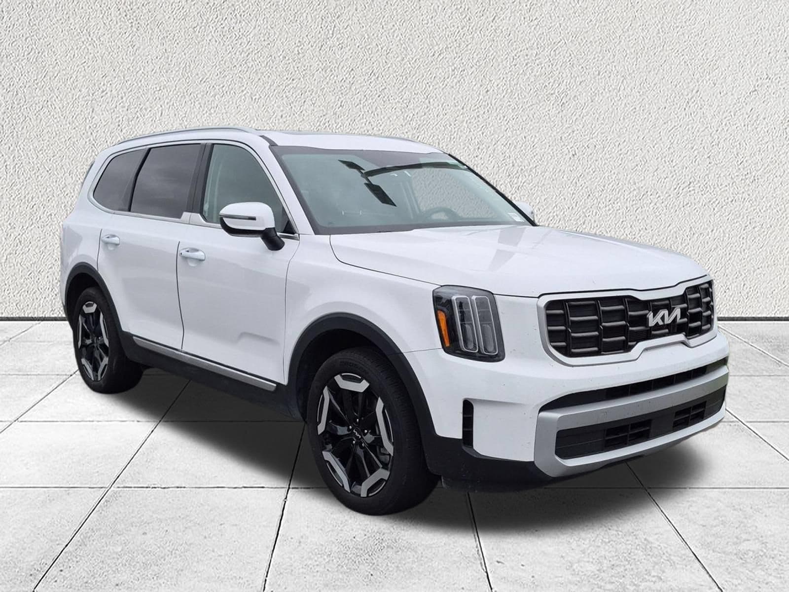 2025 Kia Telluride S — photo 1 of 10