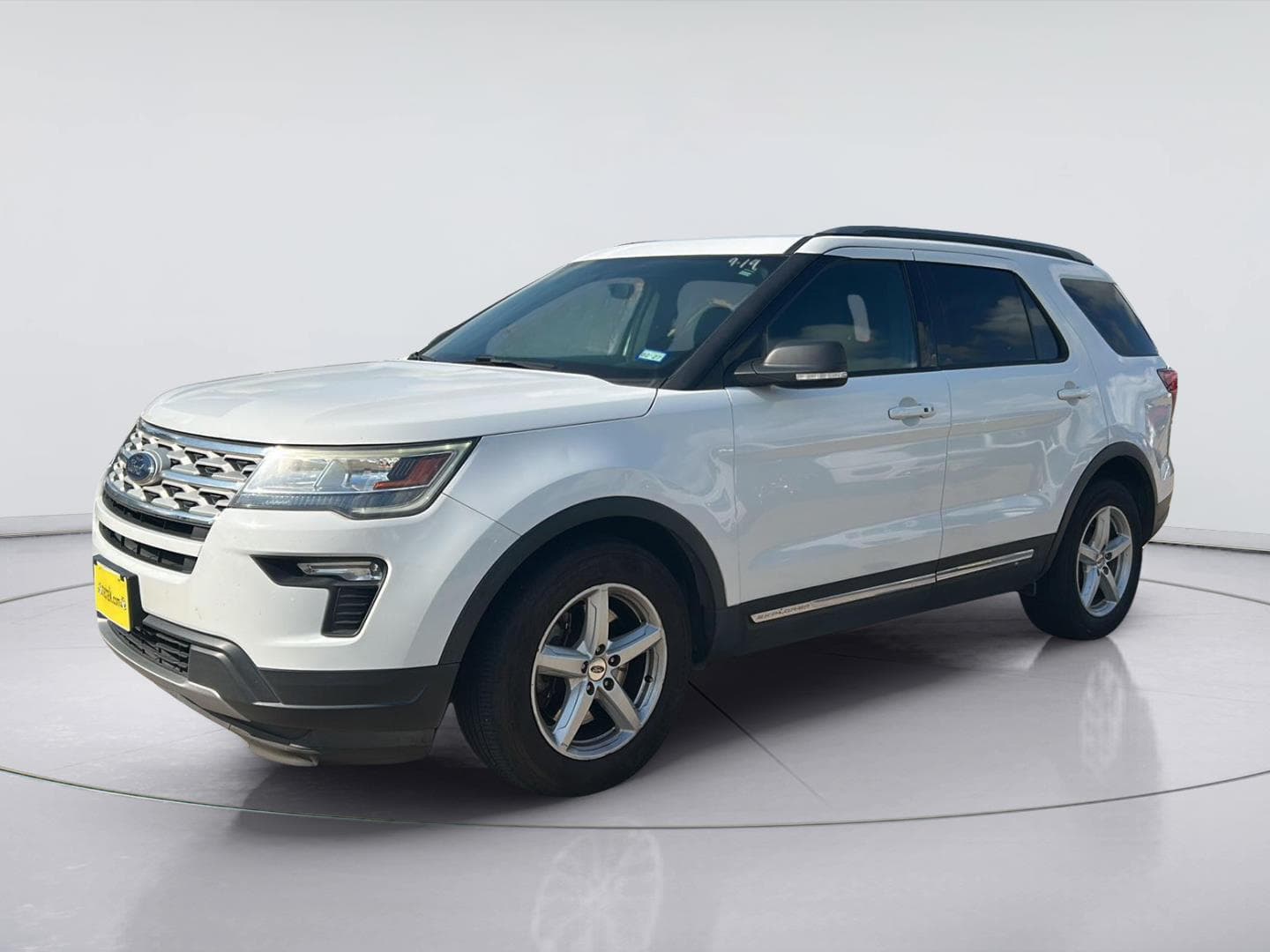 2019 Ford Explorer XLT — photo 1 of 10