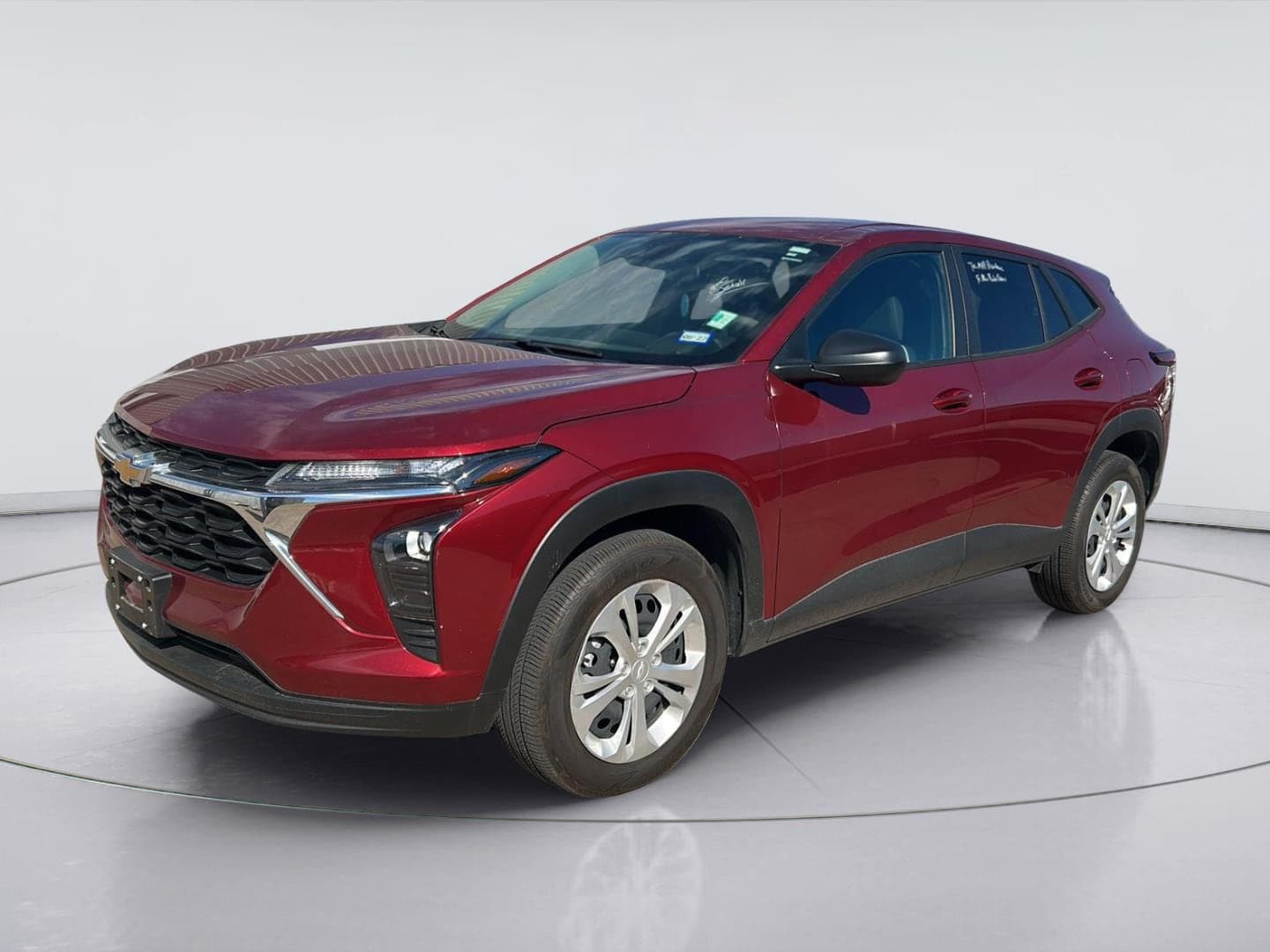 2025 Chevrolet Trax LS — photo 1 of 11