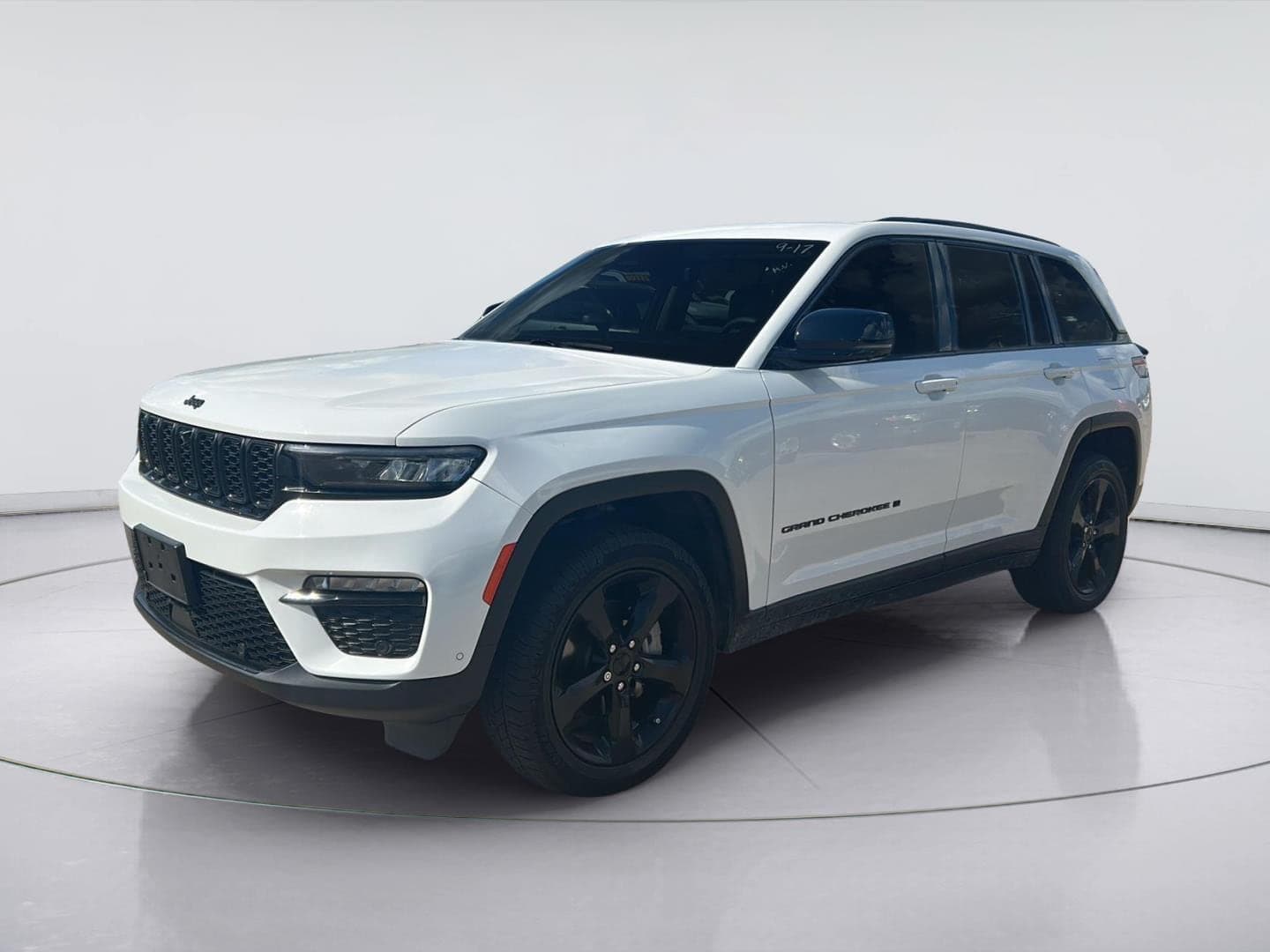2023 Jeep Grand Cherokee Limited — photo 1 of 11