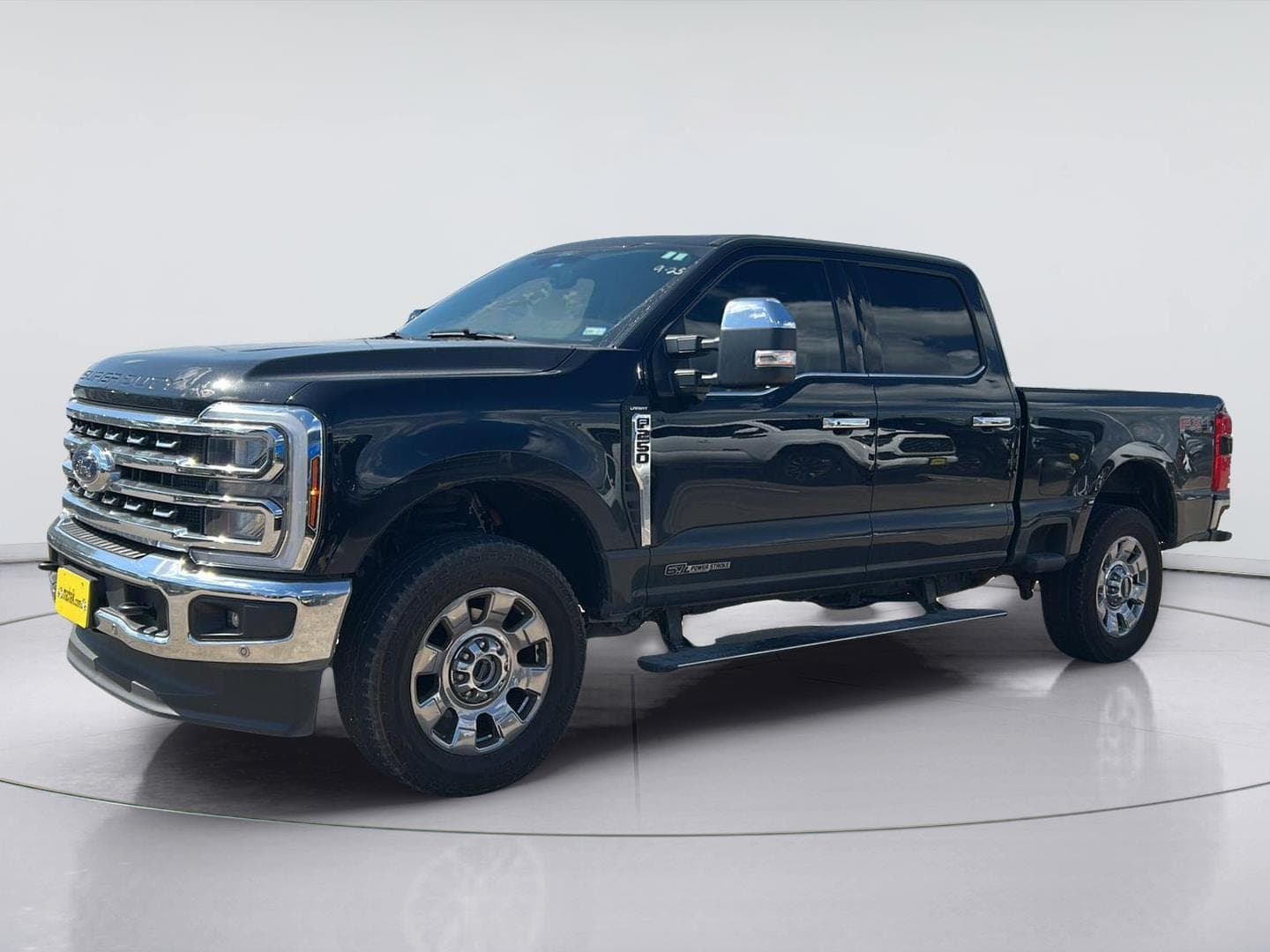 2025 Ford Super Duty F-250 SRW LARIAT — photo 1 of 11