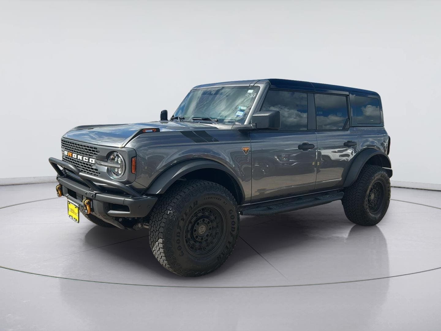 2025 Ford Bronco Badlands — photo 1 of 11