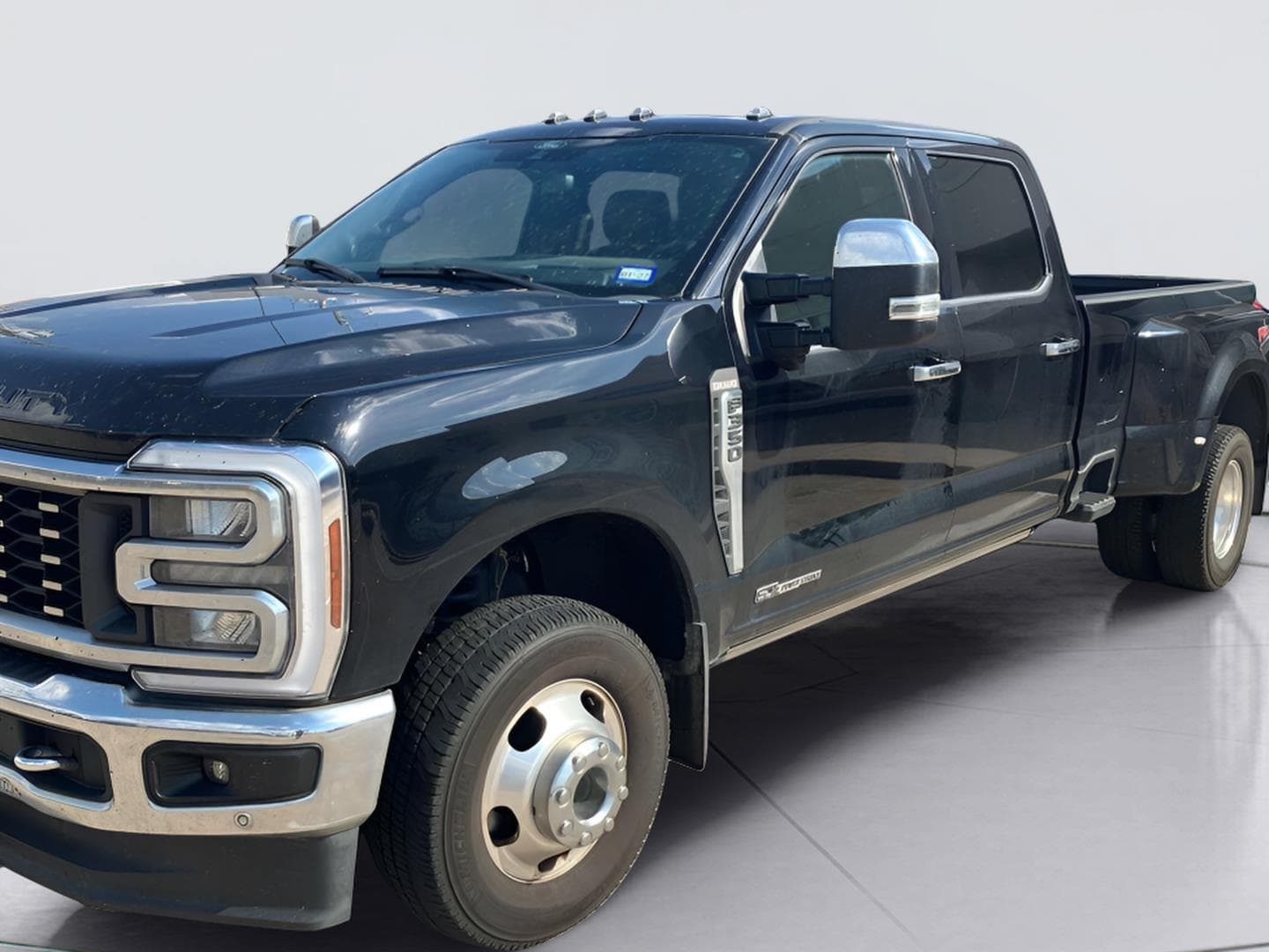 2024 Ford Super Duty F-350 DRW King Ranch — photo 1 of 7