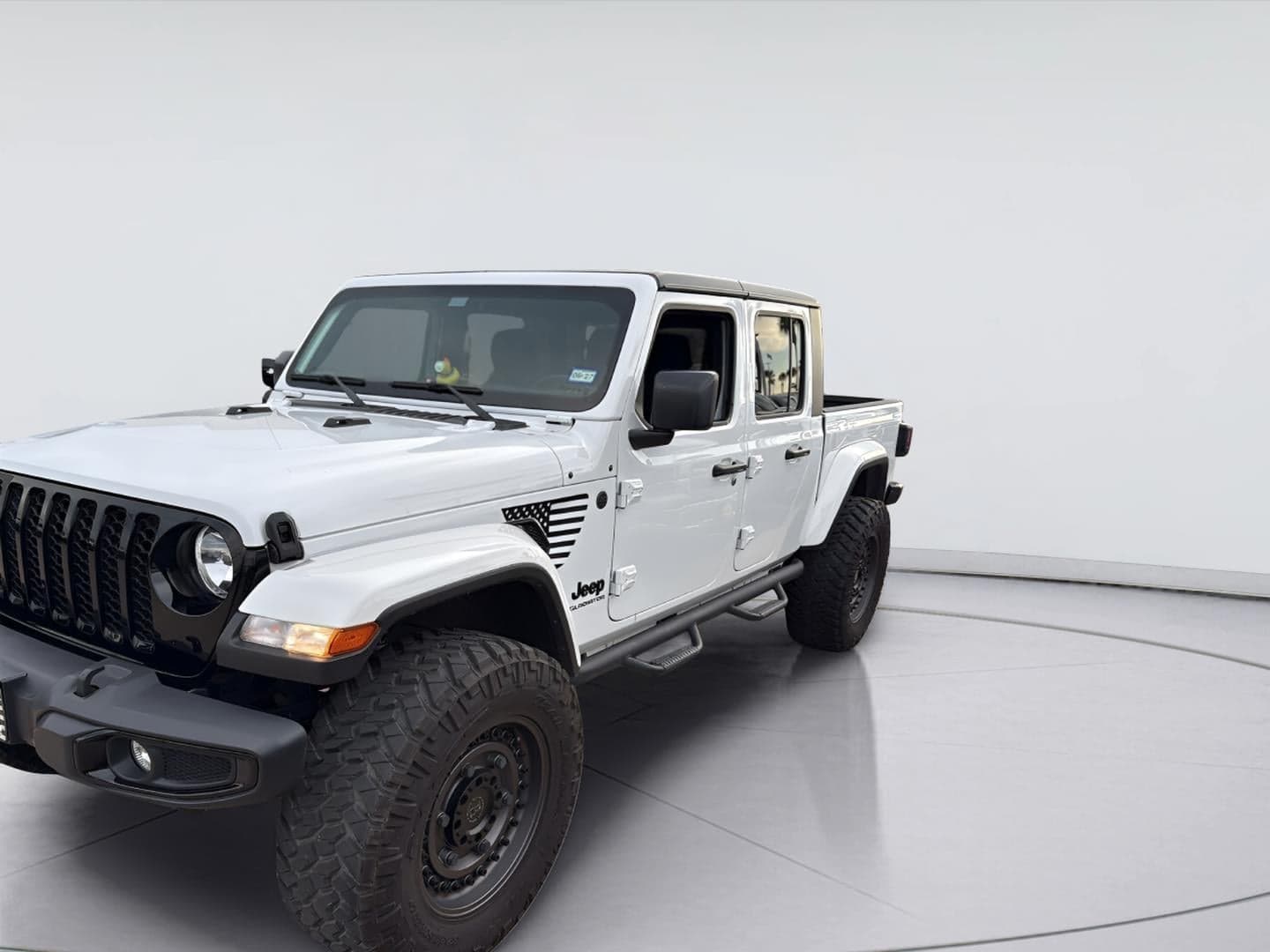 2022 Jeep Gladiator Altitude — photo 1 of 9