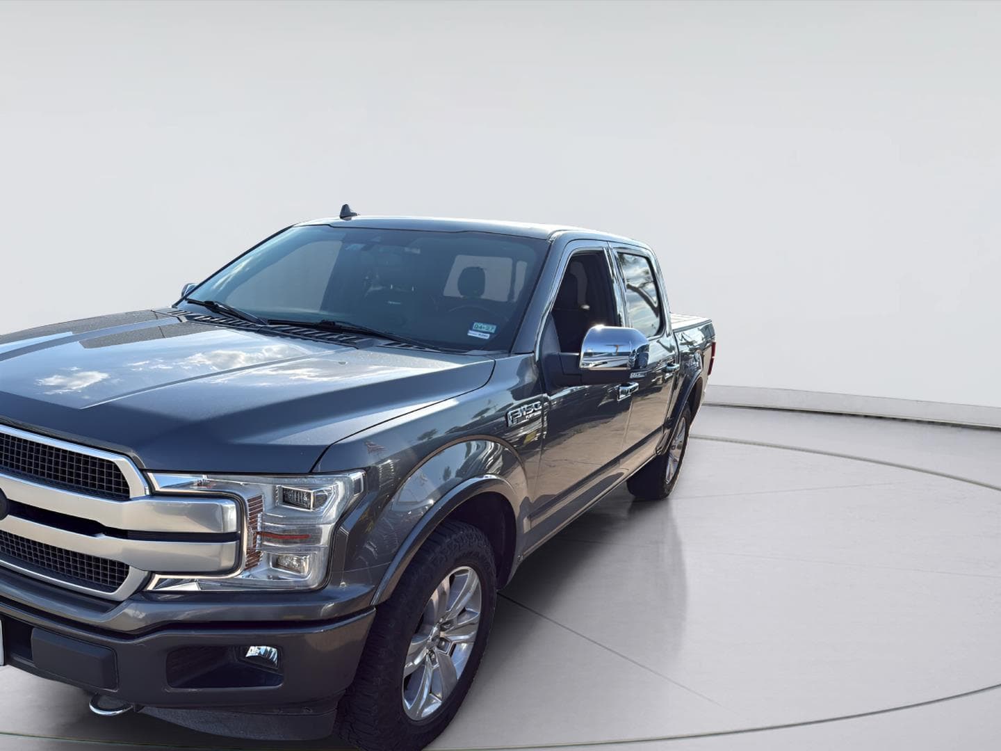 2019 Ford F-150 Platinum — photo 1 of 8