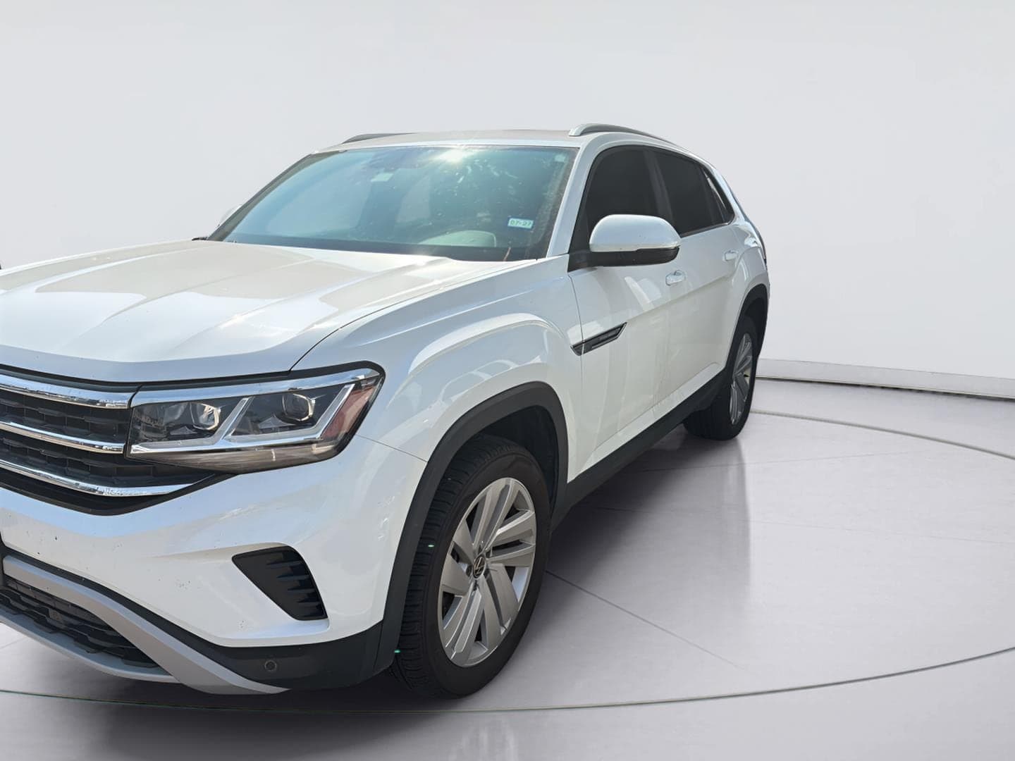 2022 Volkswagen Atlas Cross Sport 3.6L V6 SE w/Technology — photo 1 of 6
