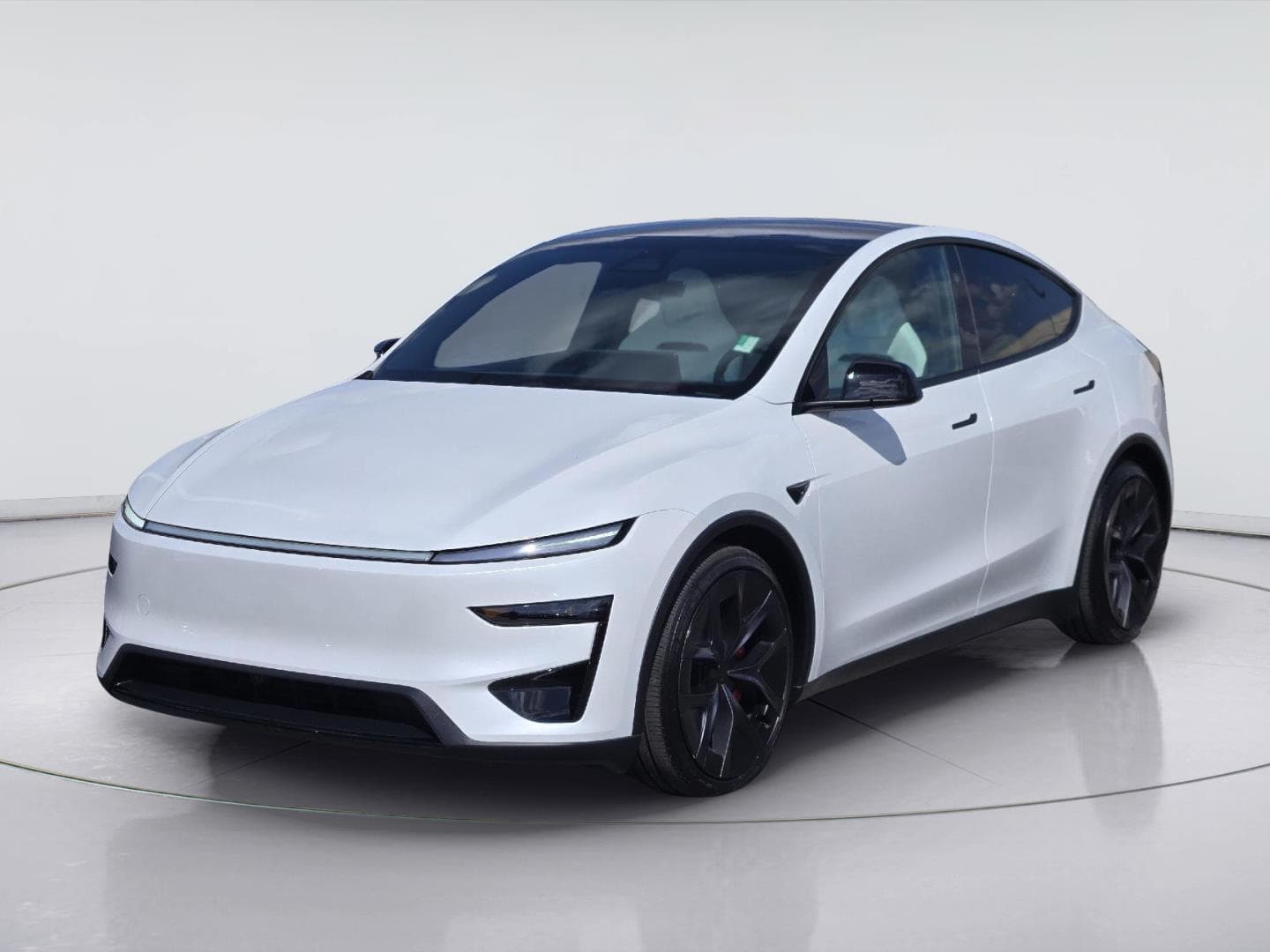 2026 Tesla Model Y Performance — photo 1 of 31