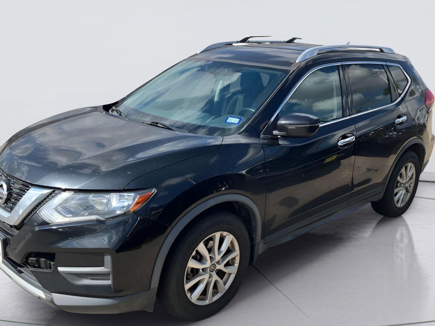 2017 Nissan Rogue SV — photo 1 of 7