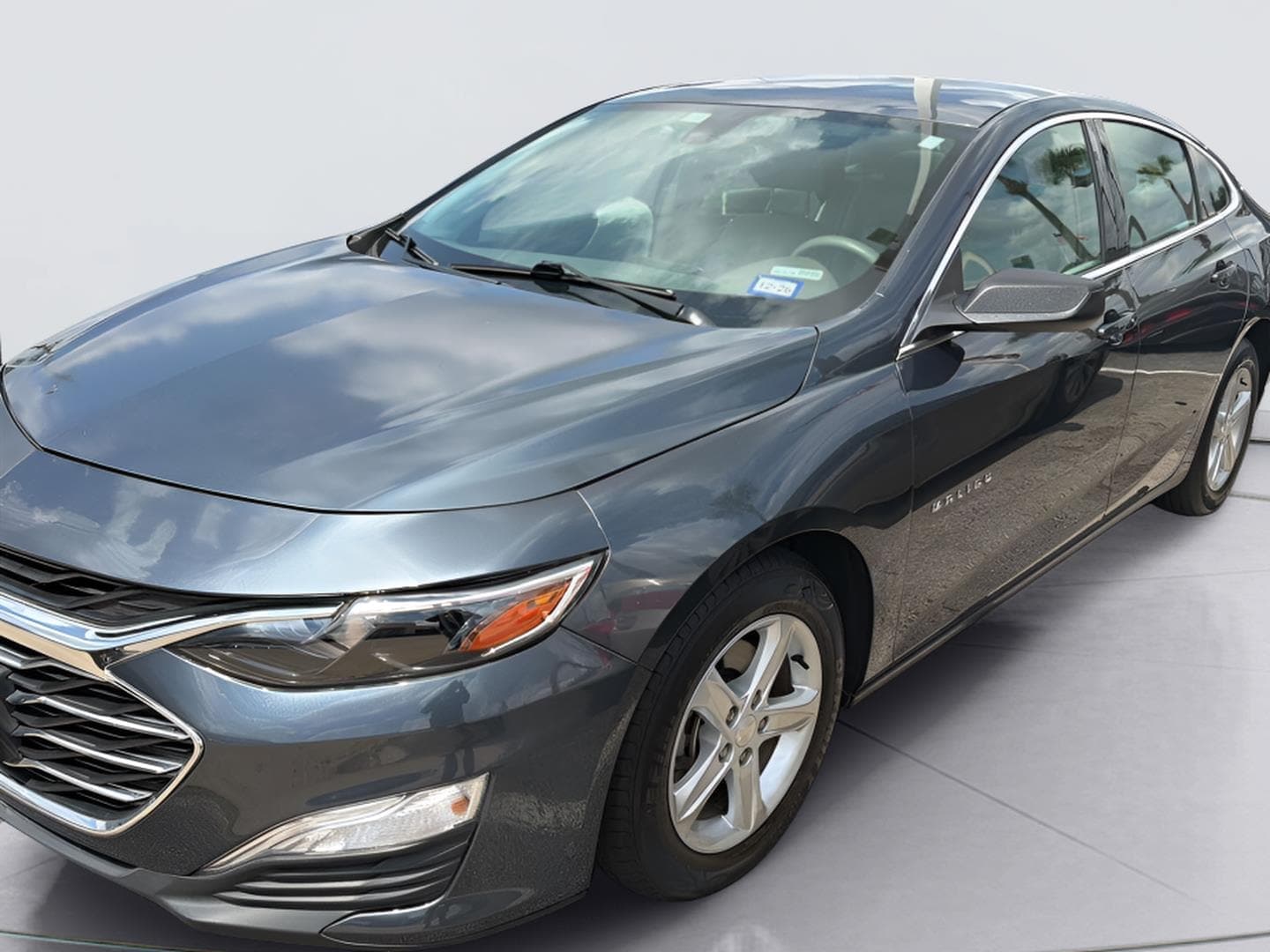 2020 Chevrolet Malibu LS — photo 1 of 7