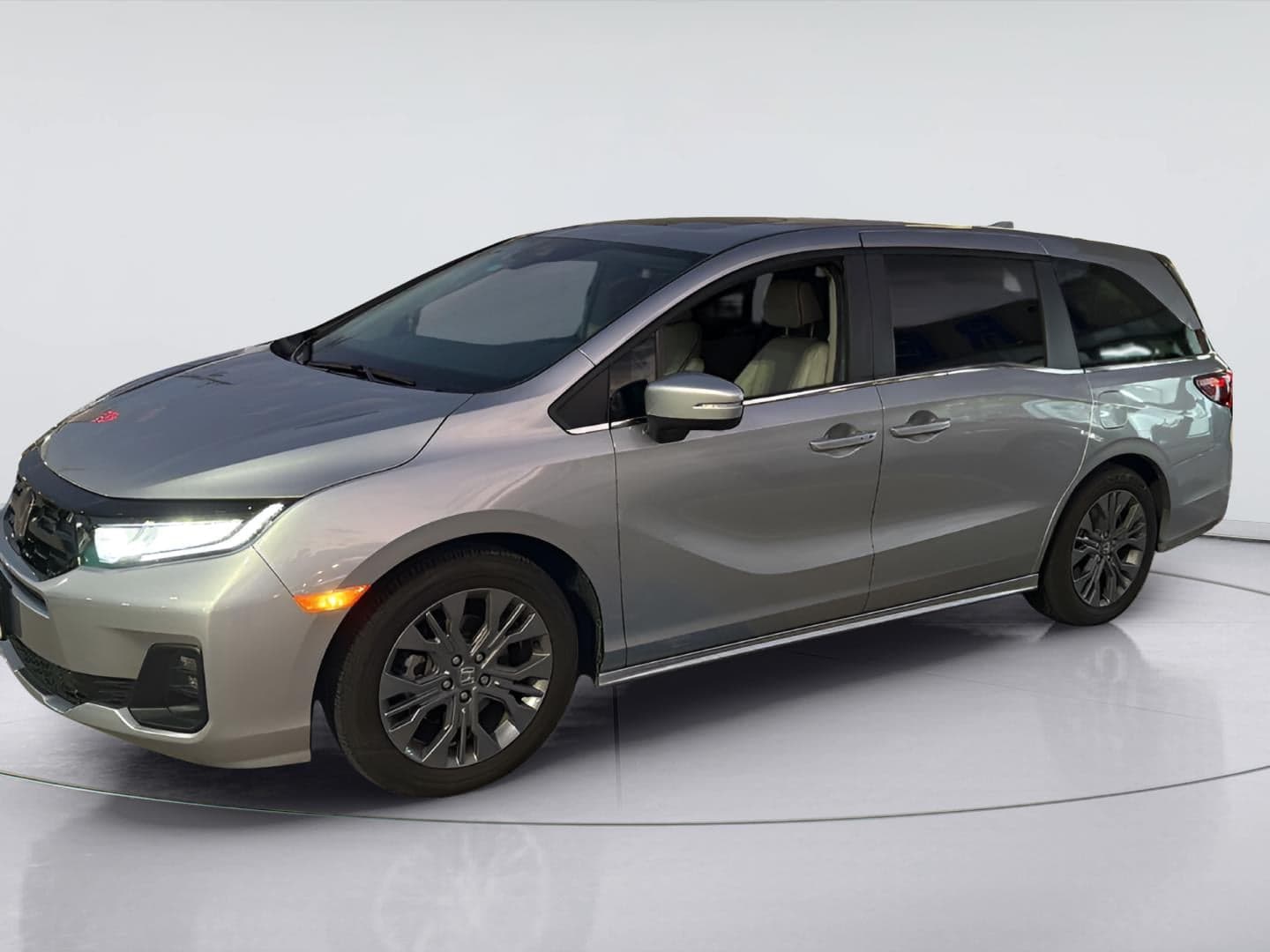2025 Honda Odyssey Touring — photo 1 of 6