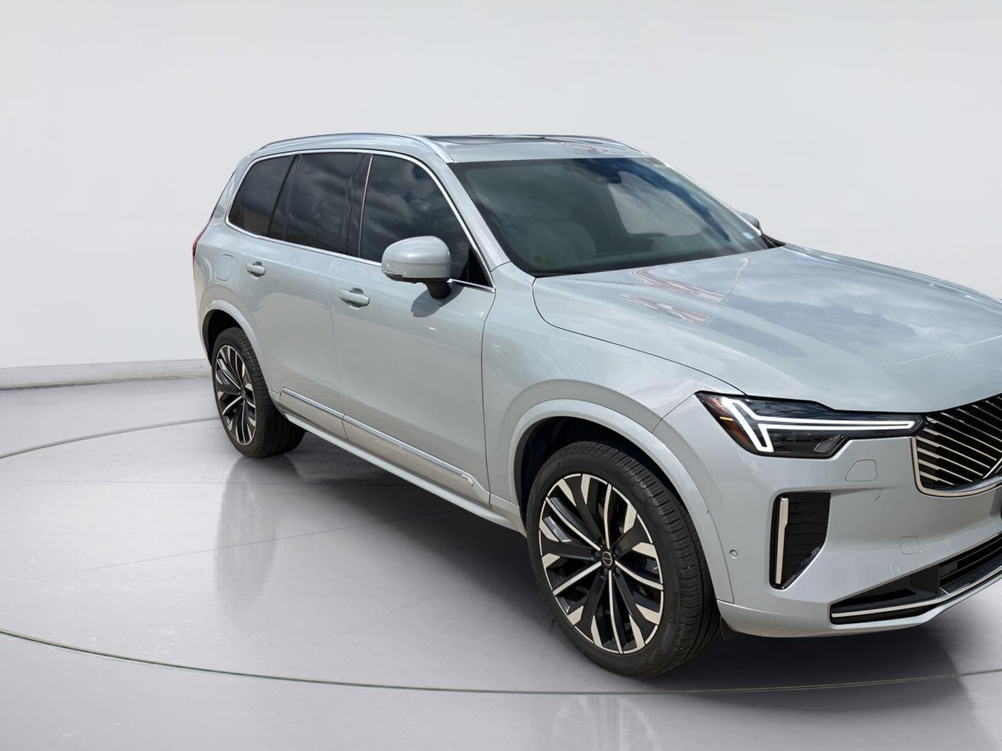 2025 Volvo XC90 Plus — photo 1 of 6