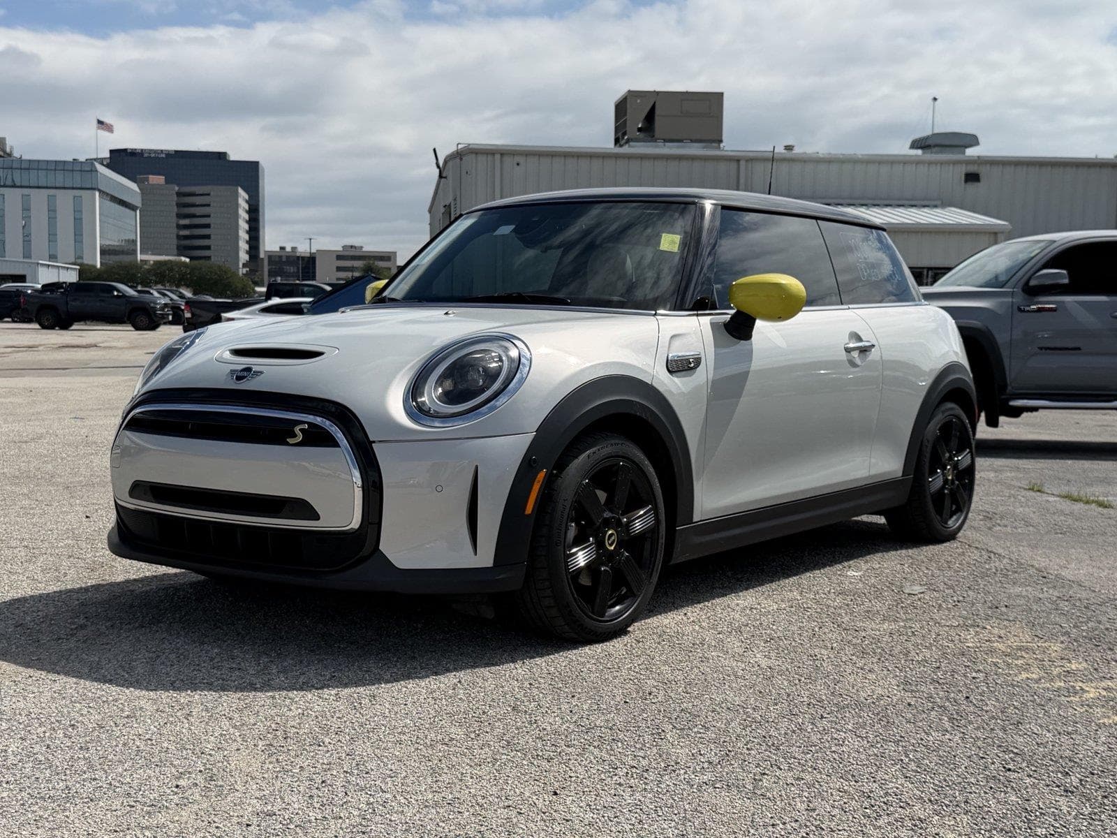 2023 Mini Hardtop 2 Door Cooper SE — photo 1 of 31