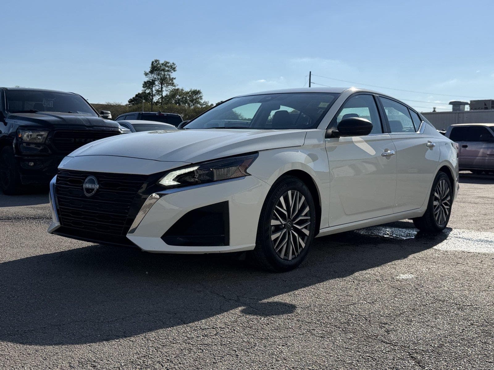 2025 Nissan Altima SV — photo 1 of 30