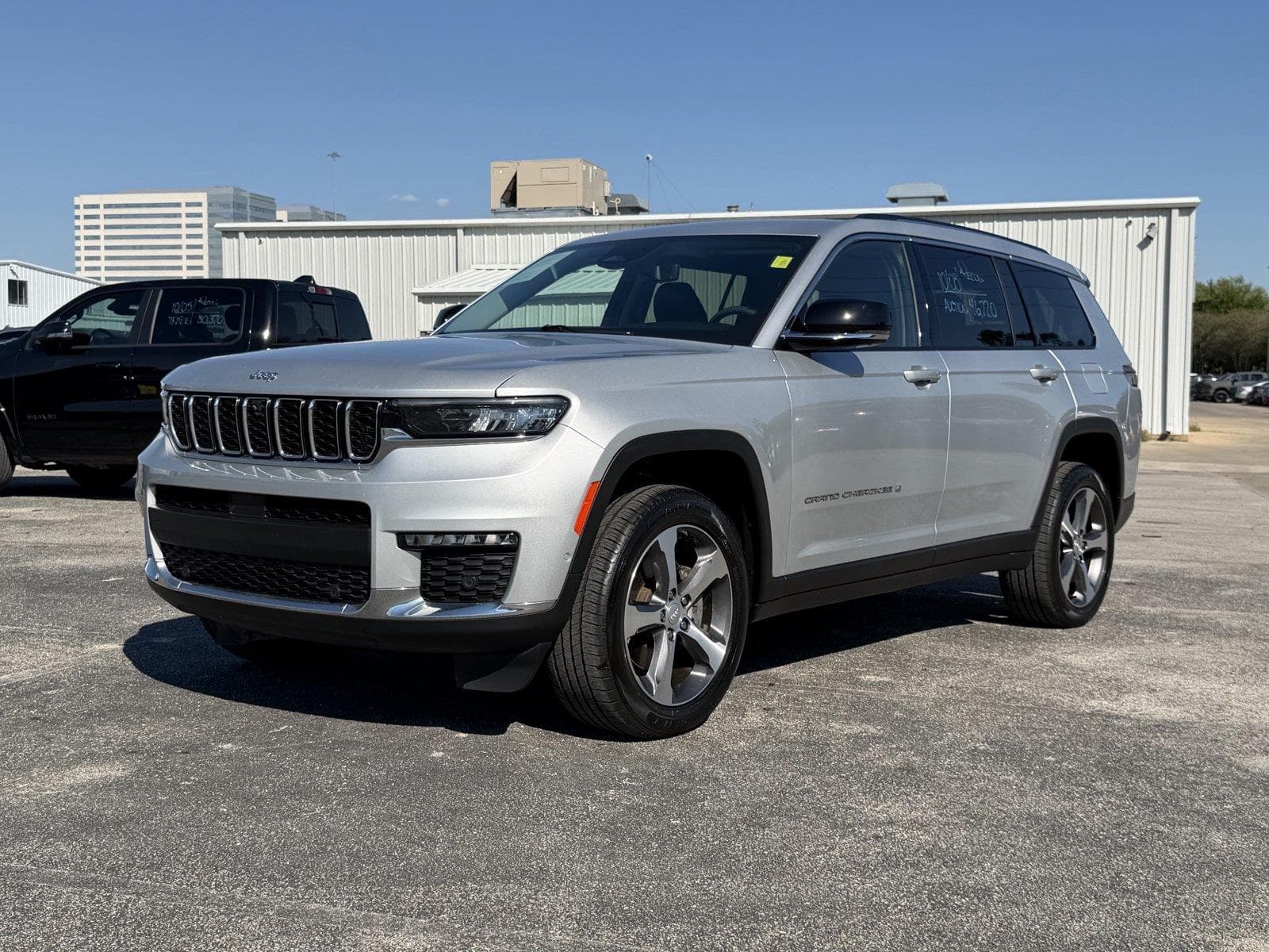 2023 Jeep Grand Cherokee L Limited — photo 1 of 30