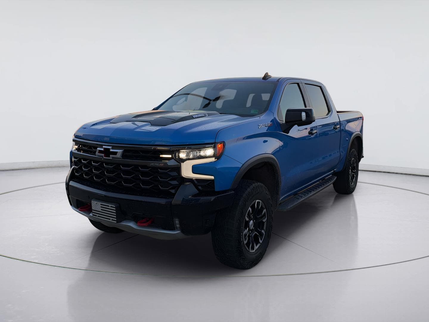 2025 Chevrolet Silverado 1500 ZR2 — photo 1 of 6