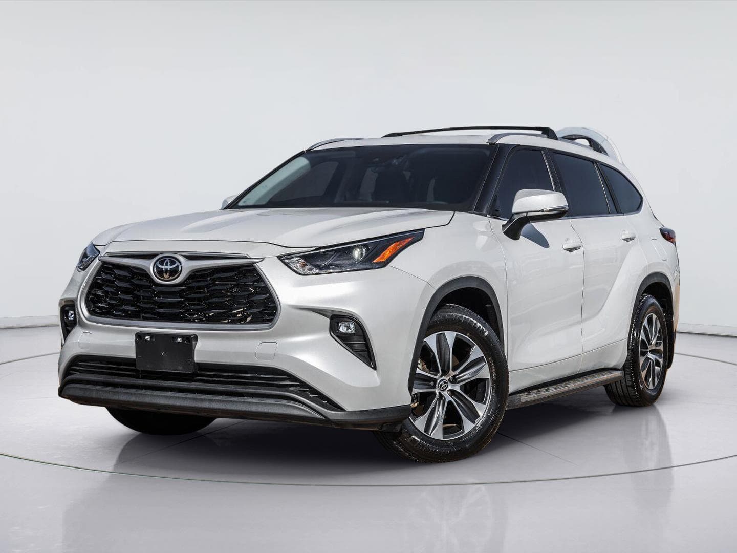 2023 Toyota Highlander XLE — photo 1 of 31