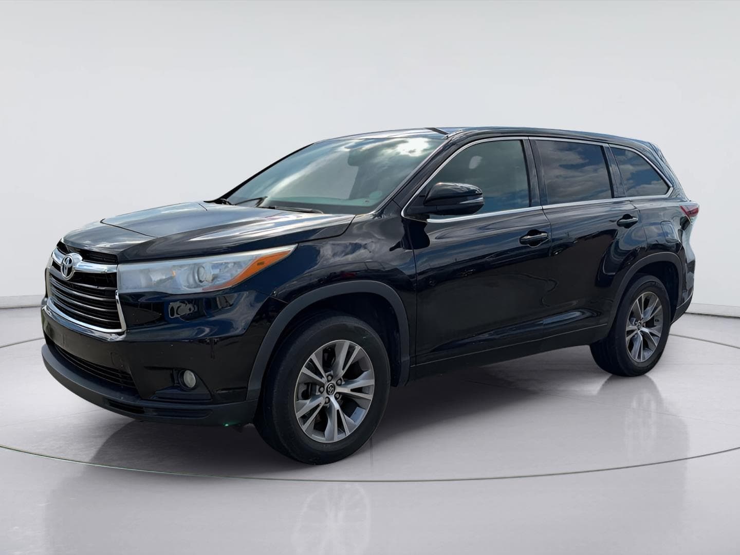 2016 Toyota Highlander LE Plus — photo 1 of 8