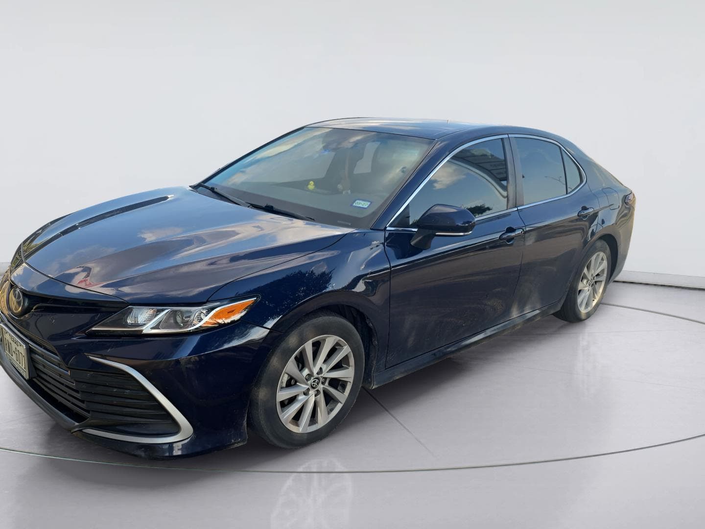 2022 Toyota Camry LE — photo 1 of 7