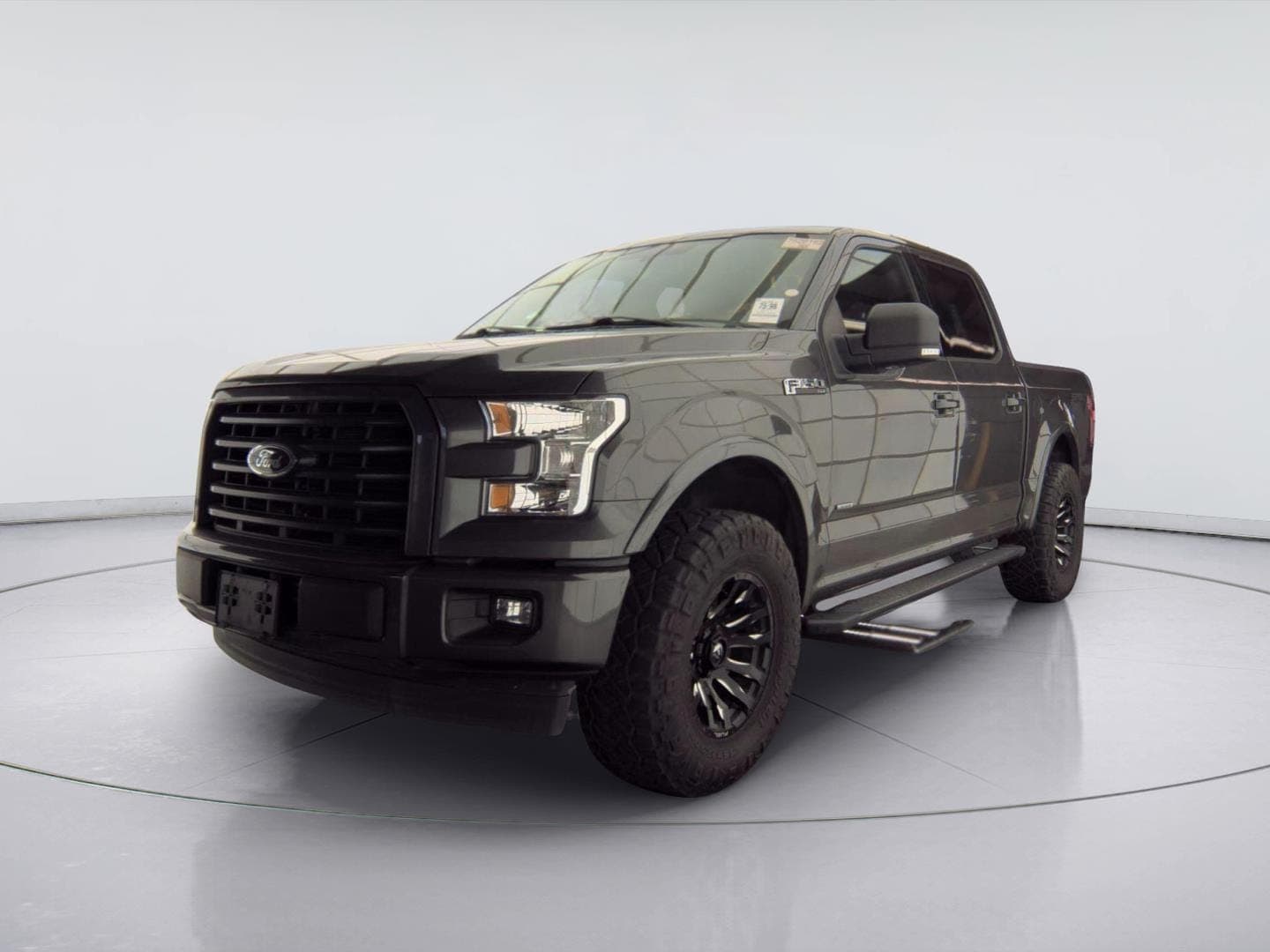 2017 Ford F-150 XLT — photo 1 of 9