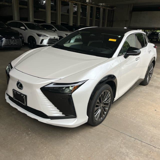 2023 Lexus RZ RZ 450e Luxury — photo 1 of 4