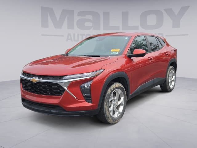 2024 Chevrolet Trax LS — photo 1 of 9