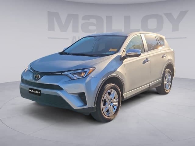 2018 Toyota RAV4 LE — photo 1 of 9