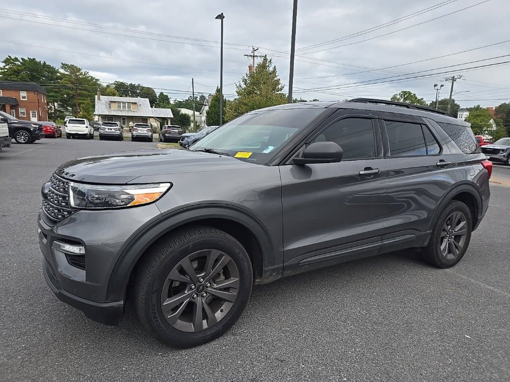 2021 Ford Explorer XLT — photo 1 of 5