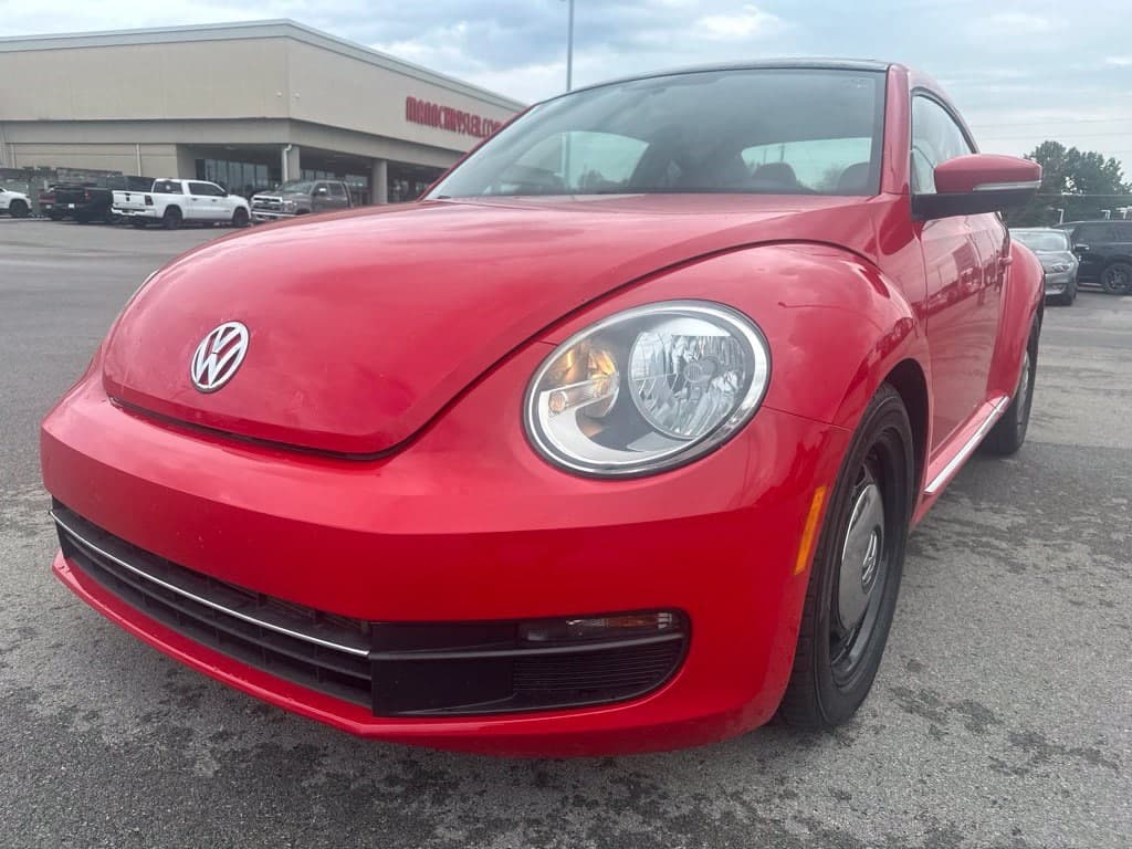 2014 Volkswagen Beetle Convertible 2.5L — photo 1 of 13