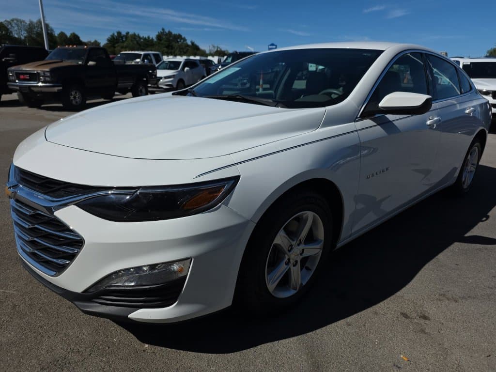 2024 Chevrolet Malibu LT — photo 1 of 19