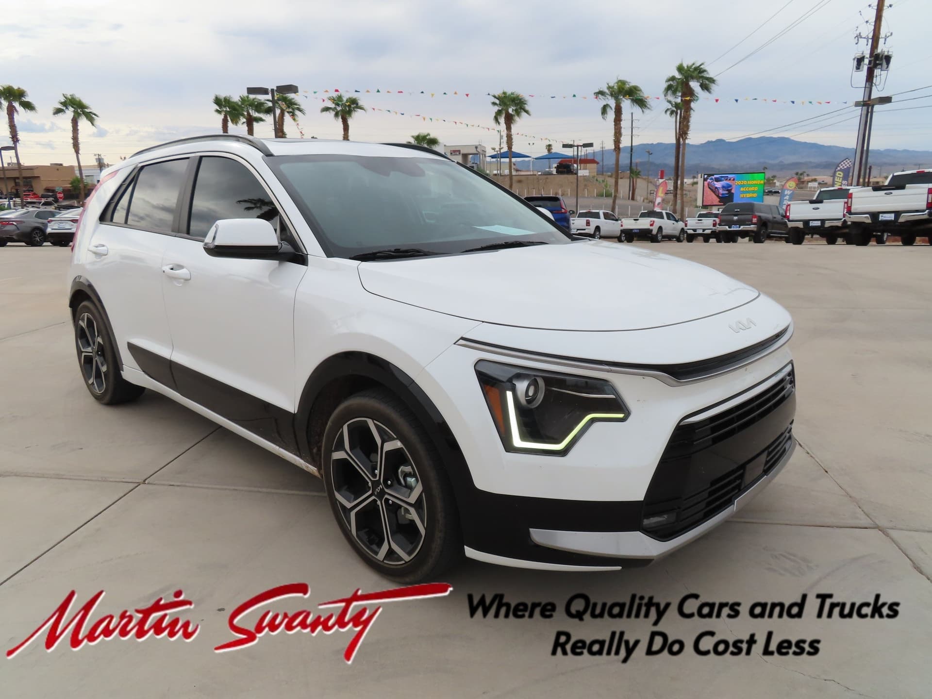 2023 Kia Niro EX Touring — photo 1 of 22