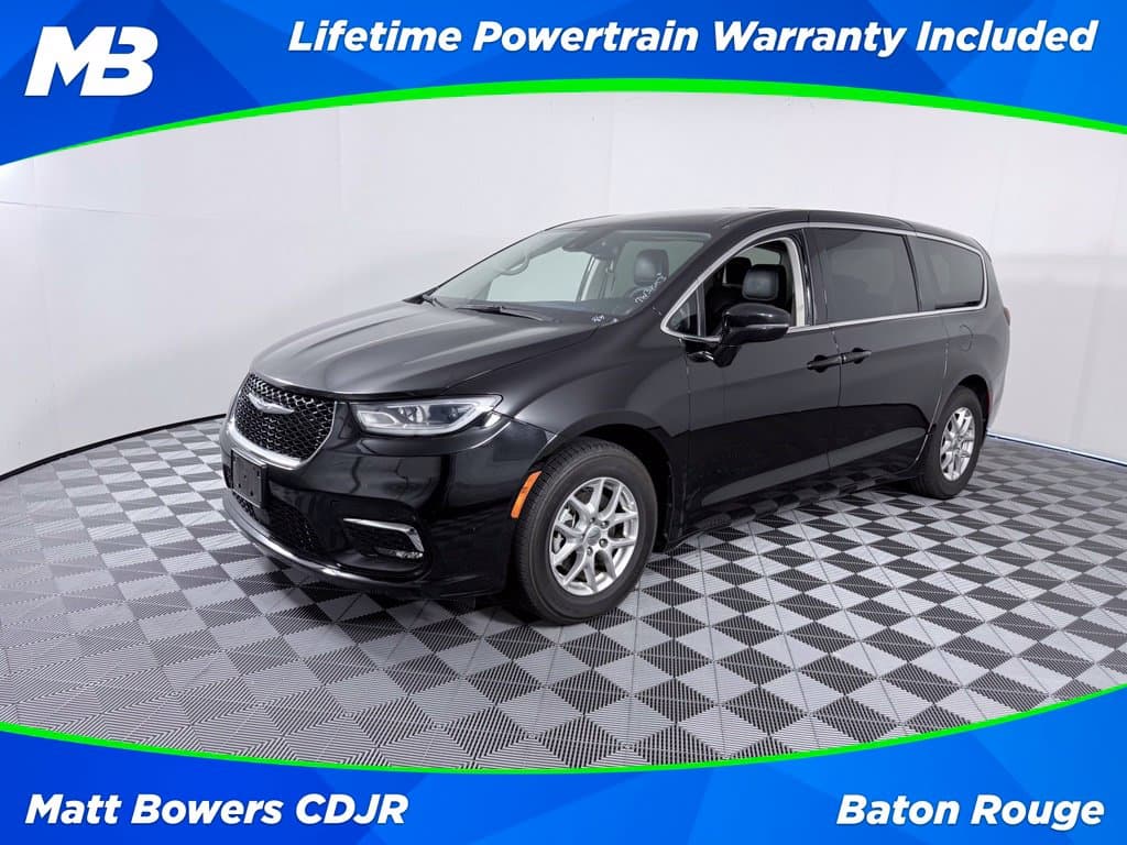 2024 Chrysler Pacifica Touring L — photo 1 of 29