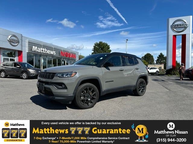 2023 Jeep Compass Latitude — photo 1 of 15