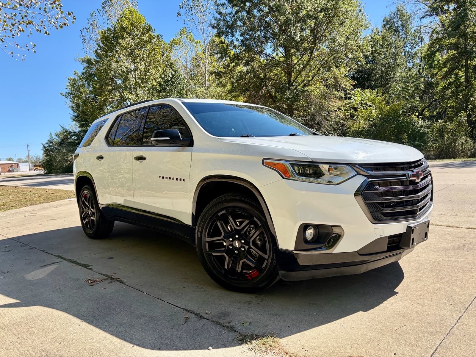 2021 Chevrolet Traverse Premier — photo 1 of 36