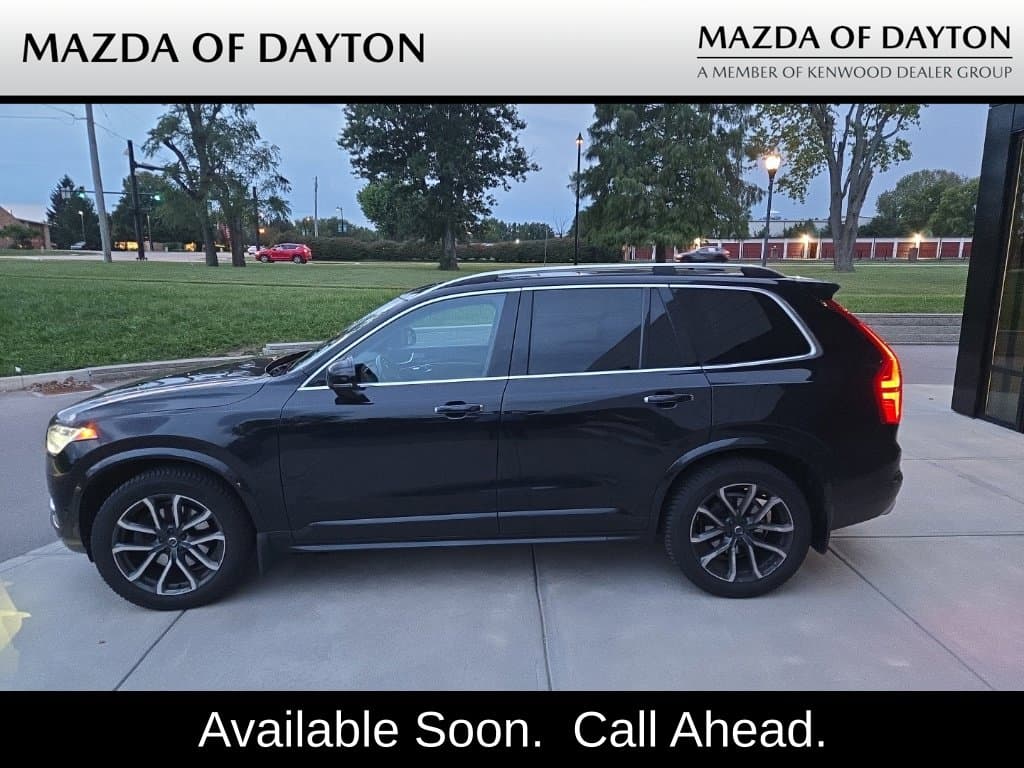 2019 Volvo XC90 Momentum — photo 1 of 5