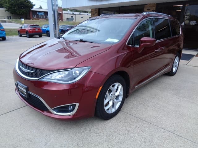 2017 Chrysler Pacifica Touring-L Plus — photo 1 of 26